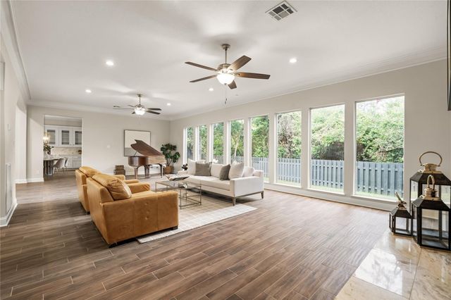4719 Breezy Point Drive, Houston, TX 77345