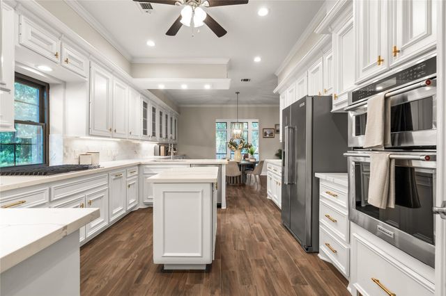 4719 Breezy Point Drive, Houston, TX 77345