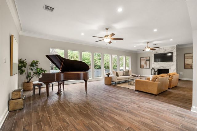 4719 Breezy Point Drive, Houston, TX 77345