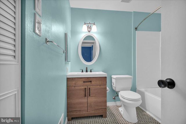 2057 HARBOUR DR, Palmyra, NJ 08065