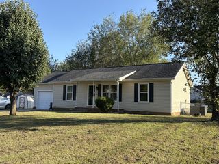 738 Spees Dr, Clarksville, TN 37042