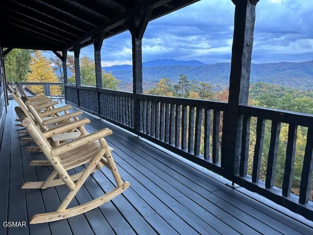 1114 Bear Paw Ridge Way, Sevierville, TN 37862