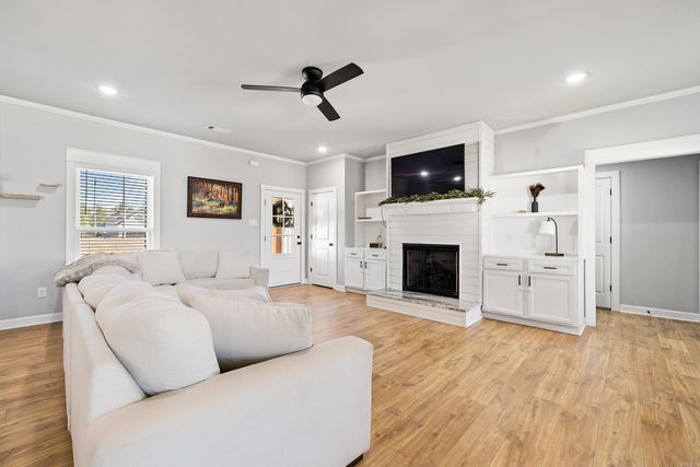 11638 Mars Hill Road, Bauxite, AR 72011