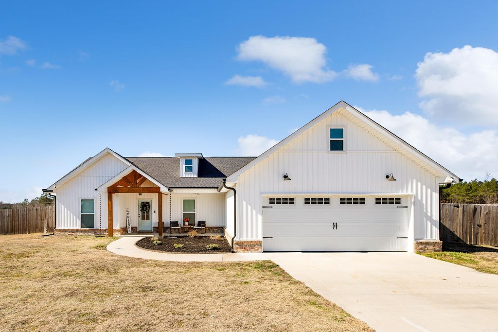 11638 Mars Hill Road, Bauxite, AR 72011