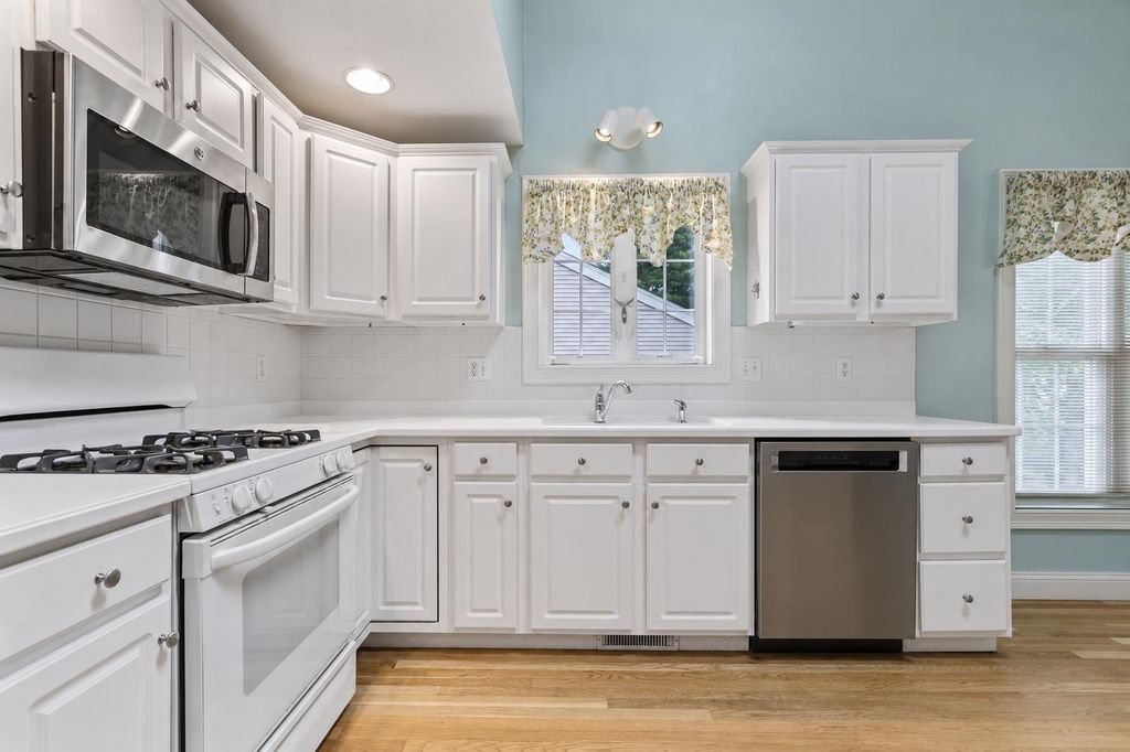 Image 13 of property listing at 63 Hampton Meadows, Hampton, NH 03842