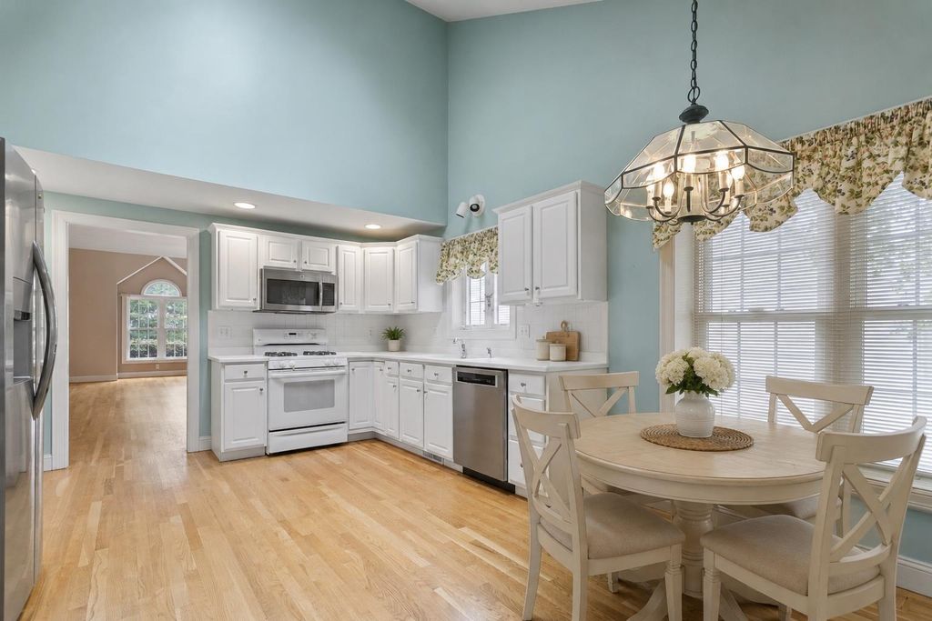 Image 16 of property listing at 63 Hampton Meadows, Hampton, NH 03842