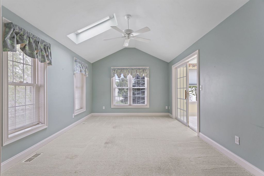 Image 18 of property listing at 63 Hampton Meadows, Hampton, NH 03842