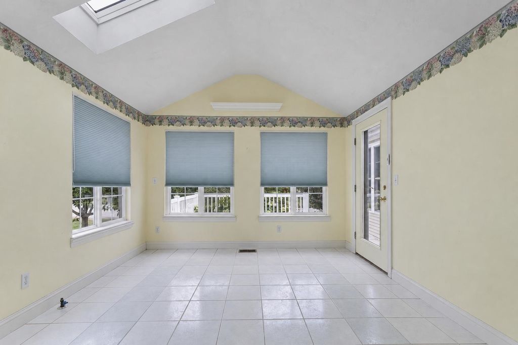 Image 21 of property listing at 63 Hampton Meadows, Hampton, NH 03842