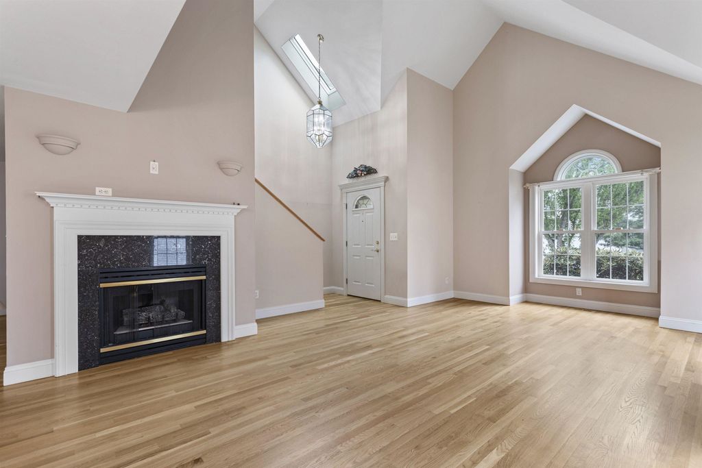 Image 4 of property listing at 63 Hampton Meadows, Hampton, NH 03842