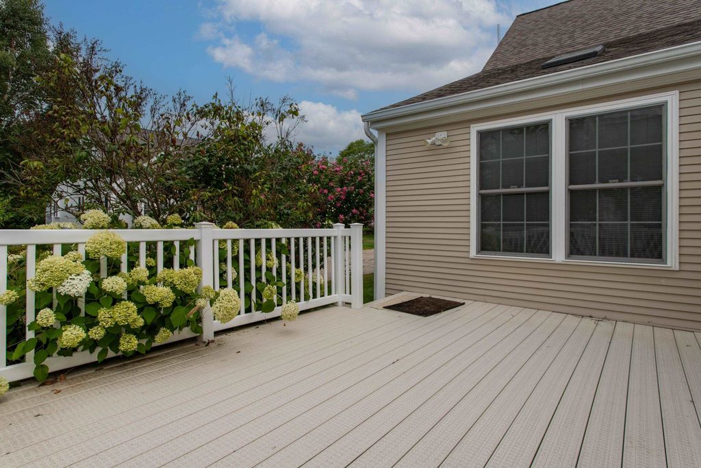 Image 40 of property listing at 63 Hampton Meadows, Hampton, NH 03842