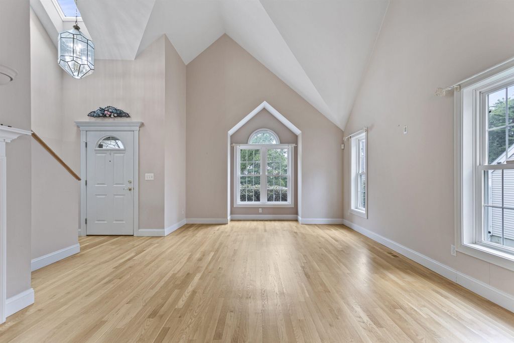 Image 5 of property listing at 63 Hampton Meadows, Hampton, NH 03842
