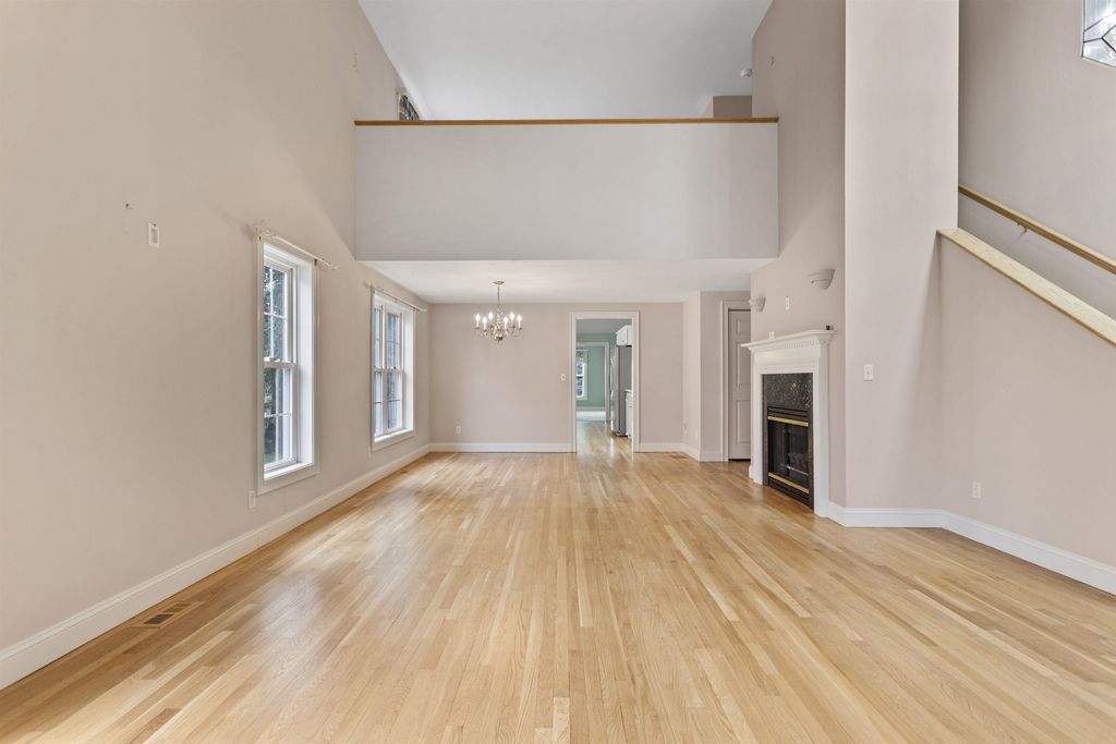 Image 6 of property listing at 63 Hampton Meadows, Hampton, NH 03842