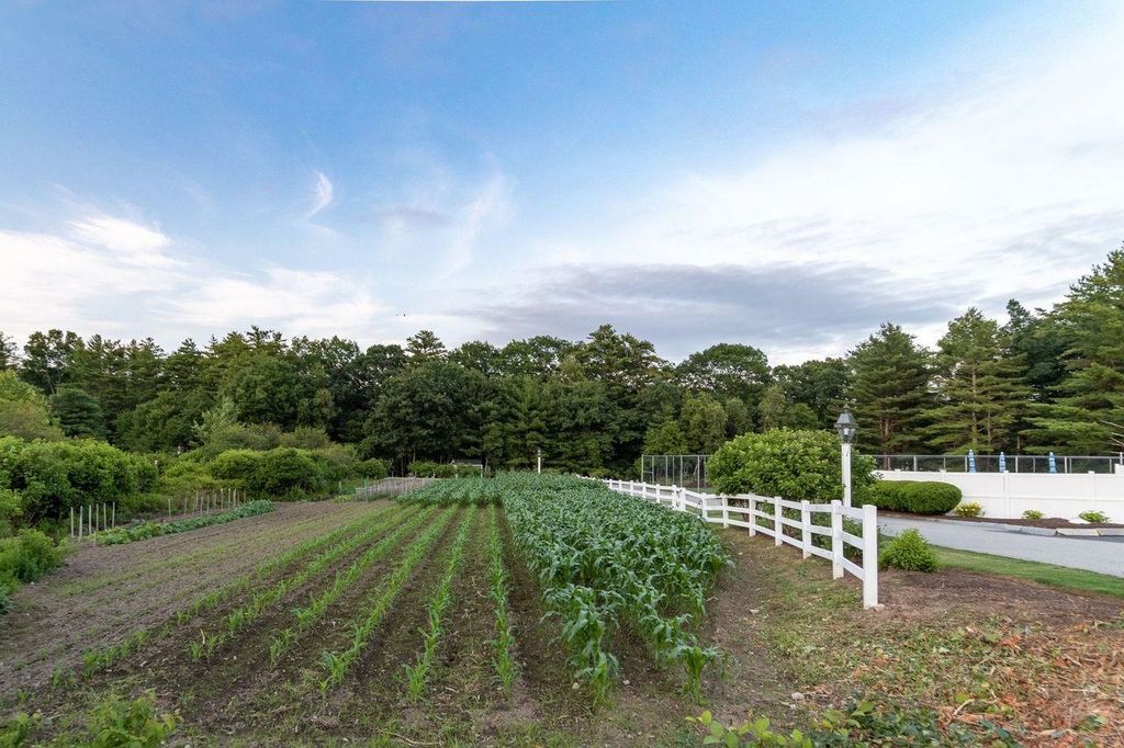 Image 52 of property listing at 63 Hampton Meadows, Hampton, NH 03842