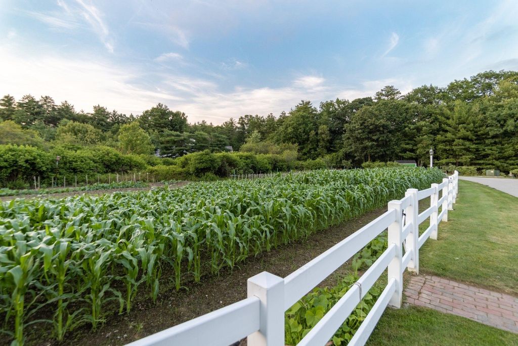 Image 53 of property listing at 63 Hampton Meadows, Hampton, NH 03842
