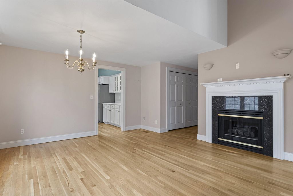 Image 8 of property listing at 63 Hampton Meadows, Hampton, NH 03842