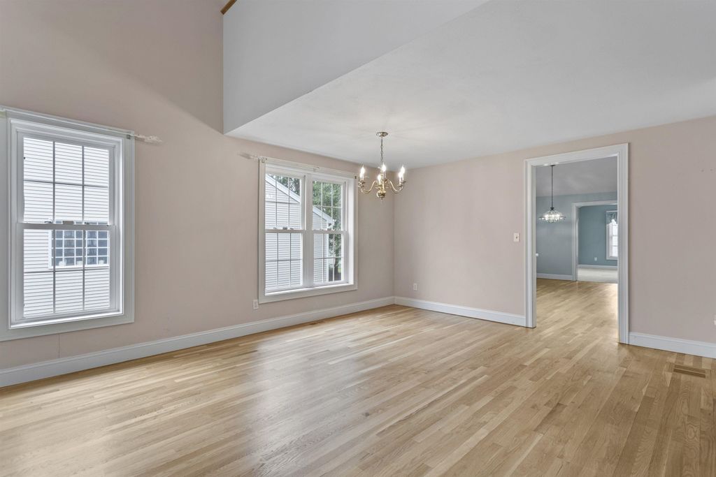 Image 10 of property listing at 63 Hampton Meadows, Hampton, NH 03842