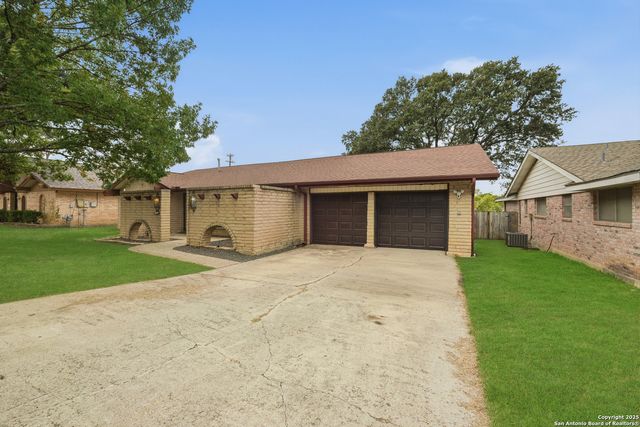 6406 Handsome Lake Dr, Leon Valley, TX 78238