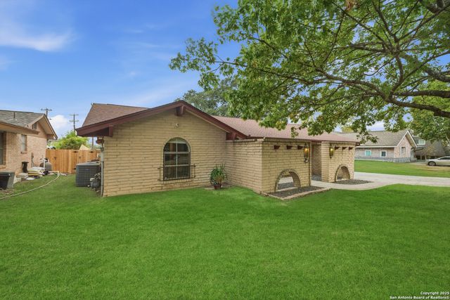 6406 Handsome Lake Dr, Leon Valley, TX 78238