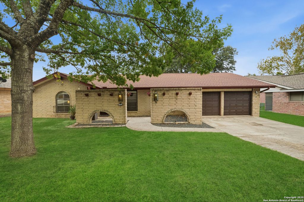 6406 Handsome Lake Dr, Leon Valley, TX 78238