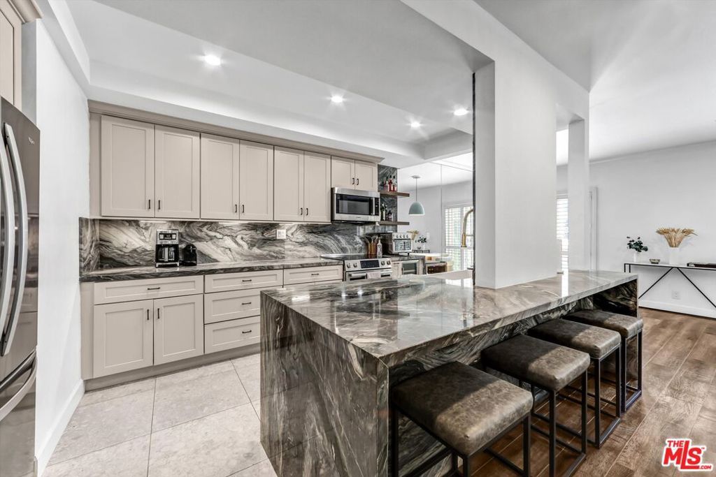 1221 N Kings Road 101, West Hollywood, CA 90069 — photo 2