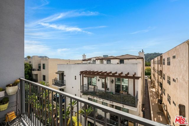 10878 Bloomfield Street 406, Toluca Lake (los Angeles), CA 91602