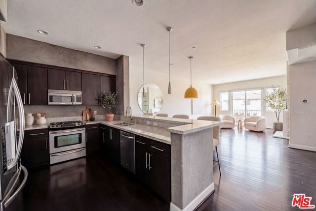 10878 Bloomfield Street 406, Toluca Lake (los Angeles), CA 91602