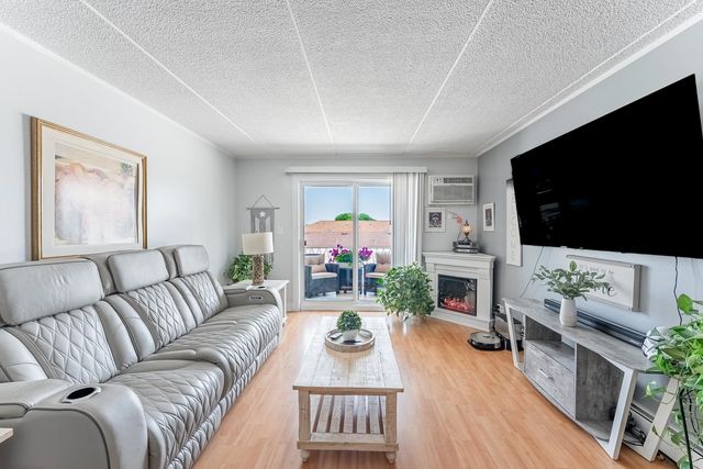 7929 W Grand Avenue 404, Elmwood Park, IL 60707
