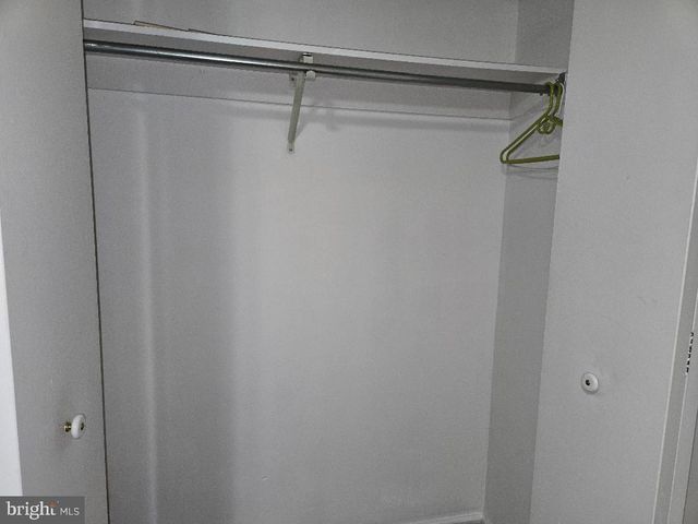 1447 THORNWOOD DR, Mount Laurel, NJ 08054