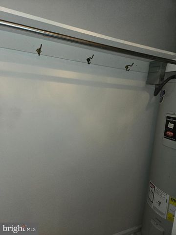 1447 THORNWOOD DR, Mount Laurel, NJ 08054