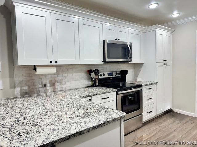 1221 S 28th Street, Broken Arrow, OK 74014