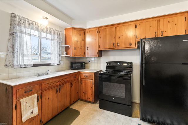 23312 Brookdale Boulevard, St Clair Shores, MI 48082