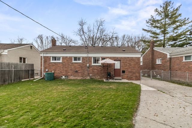 23312 Brookdale Boulevard, St Clair Shores, MI 48082