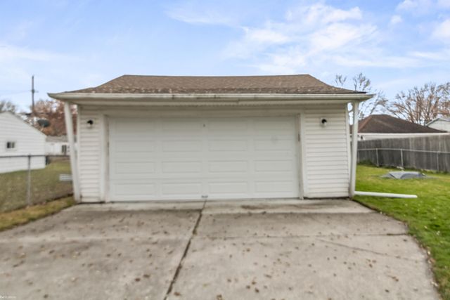 23312 Brookdale Boulevard, St Clair Shores, MI 48082