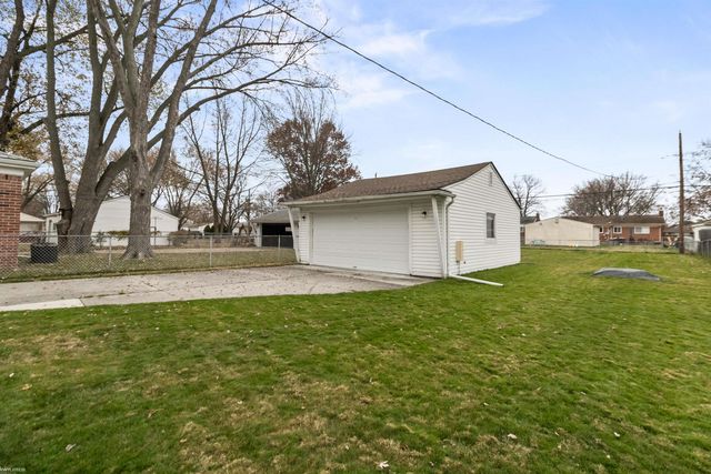 23312 Brookdale Boulevard, St Clair Shores, MI 48082