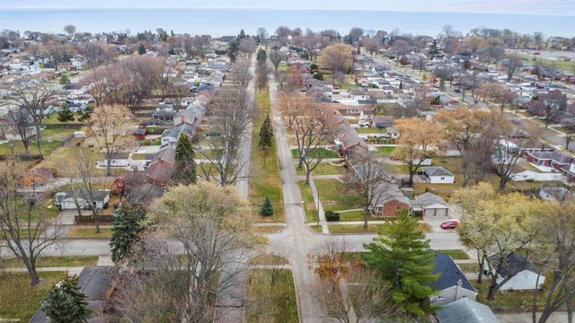 23312 Brookdale Boulevard, St Clair Shores, MI 48082