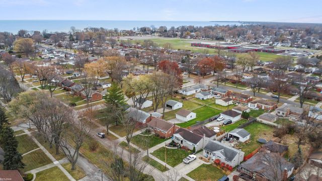 23312 Brookdale Boulevard, St Clair Shores, MI 48082