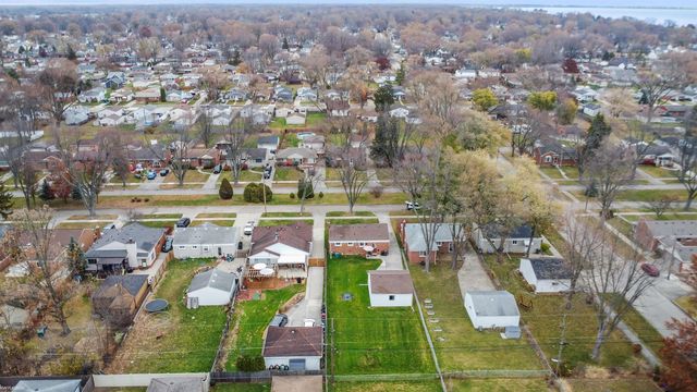 23312 Brookdale Boulevard, St Clair Shores, MI 48082
