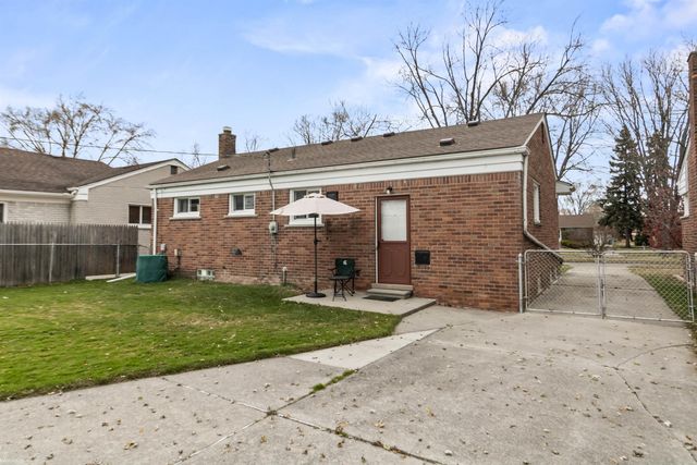 23312 Brookdale Boulevard, St Clair Shores, MI 48082