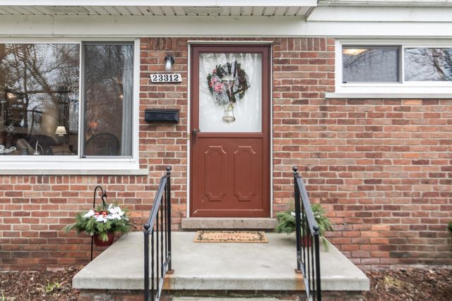 23312 Brookdale Boulevard, St Clair Shores, MI 48082