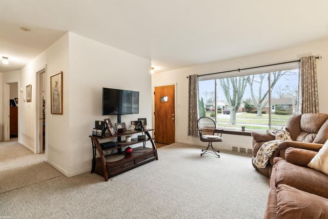 23312 Brookdale Boulevard, St Clair Shores, MI 48082