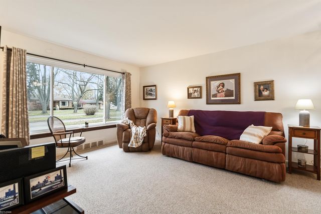 23312 Brookdale Boulevard, St Clair Shores, MI 48082