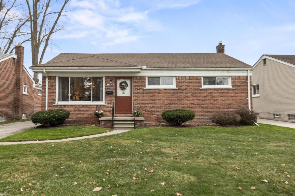 23312 Brookdale Boulevard, St Clair Shores, MI 48082