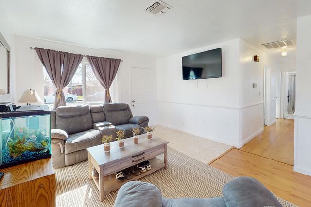 1929 Glenmore Dr, Olivehurst, CA 95961