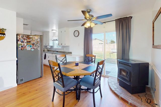 1929 Glenmore Dr, Olivehurst, CA 95961