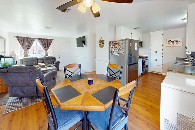 1929 Glenmore Dr, Olivehurst, CA 95961