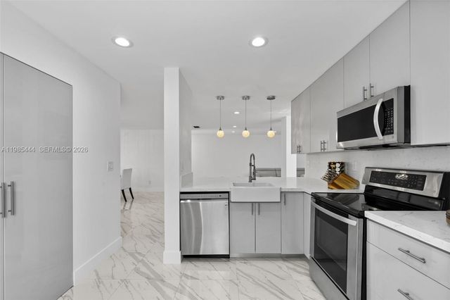 3549 Magellan Cir 418, Aventura, FL 33180