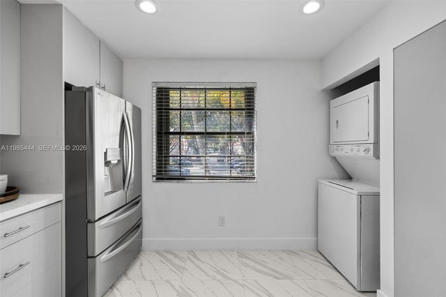 3549 Magellan Cir 418, Aventura, FL 33180