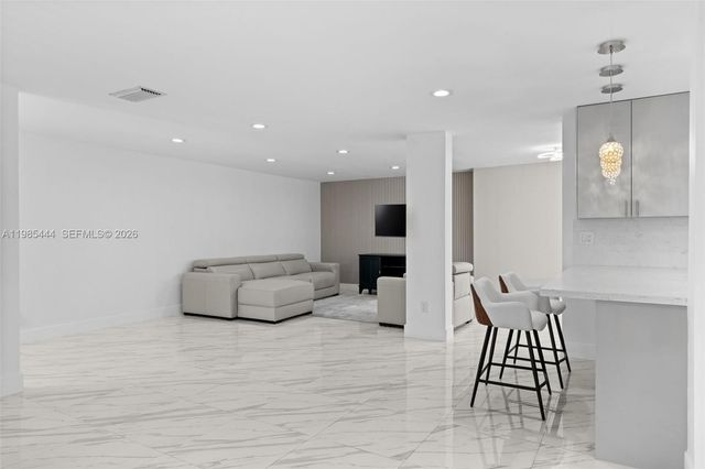 3549 Magellan Cir 418, Aventura, FL 33180