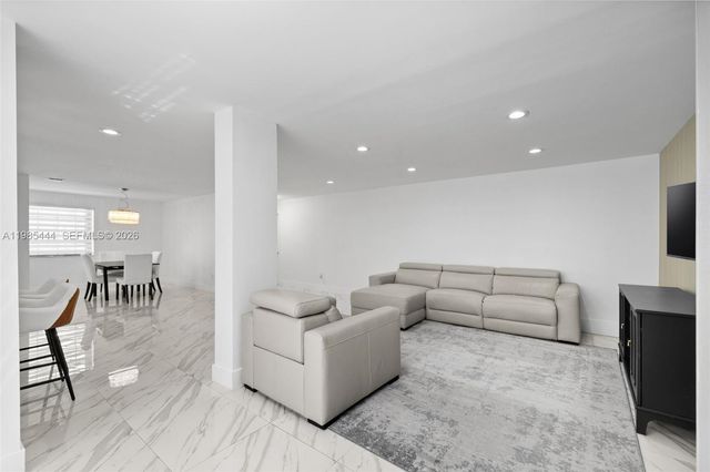 3549 Magellan Cir 418, Aventura, FL 33180