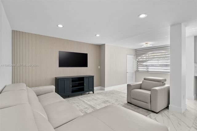 3549 Magellan Cir 418, Aventura, FL 33180